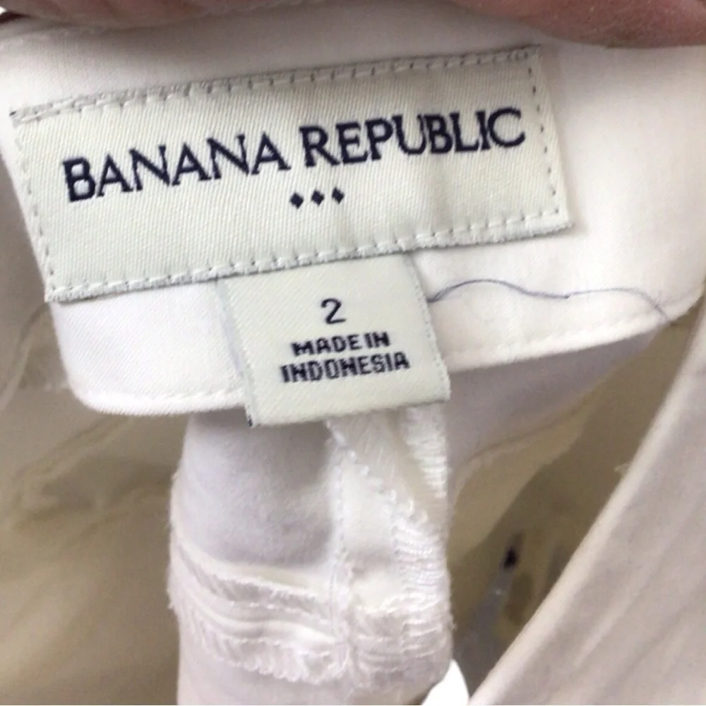 Banana Republic White Buttoned Mini size 2